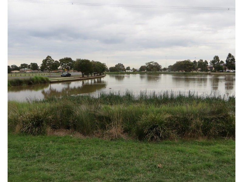 12 Brentwood Place, Roxburgh Park VIC 3064