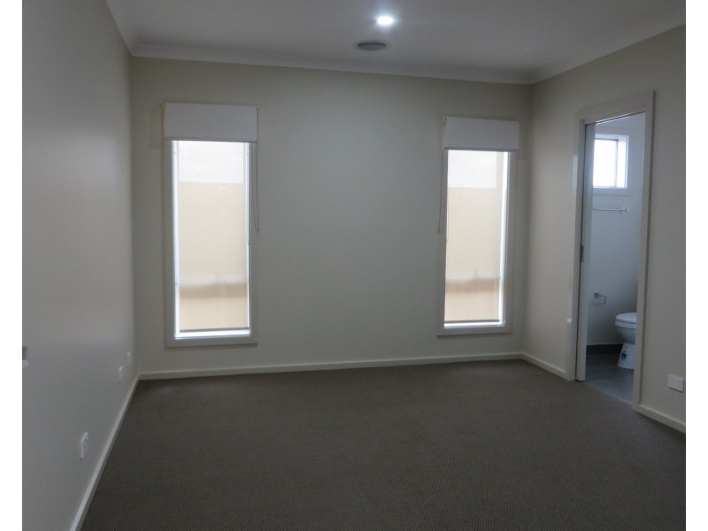 17 College Road, Doreen VIC 3754