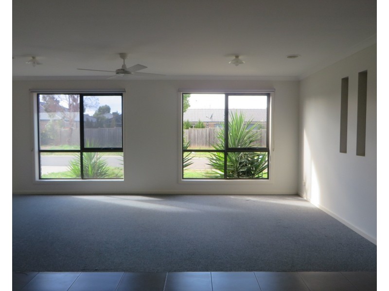 6 Twigrush Place, Brookfield VIC 3338