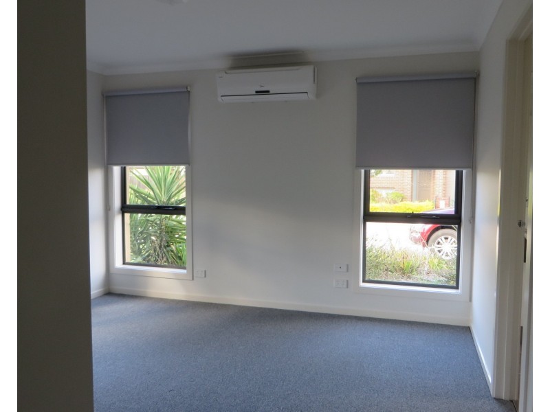 6 Twigrush Place, Brookfield VIC 3338