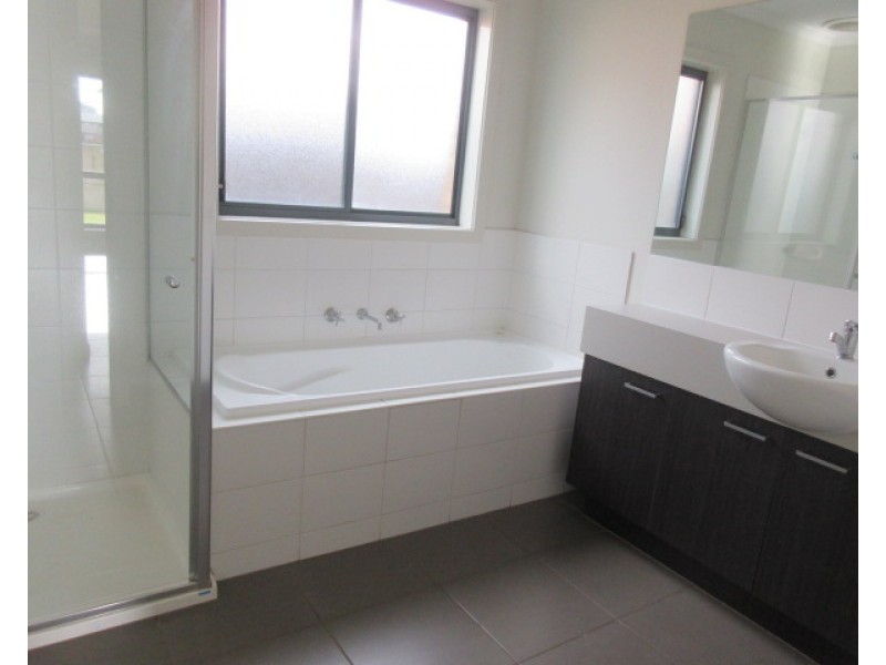 12 Woodridge Crescent, Doreen VIC 3754