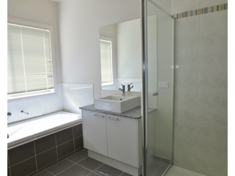 15 Starlight Gardens, Epping VIC 3076