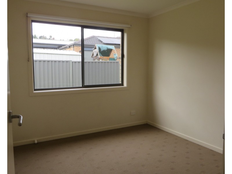 3 Doonie Way, Pakenham VIC 3810