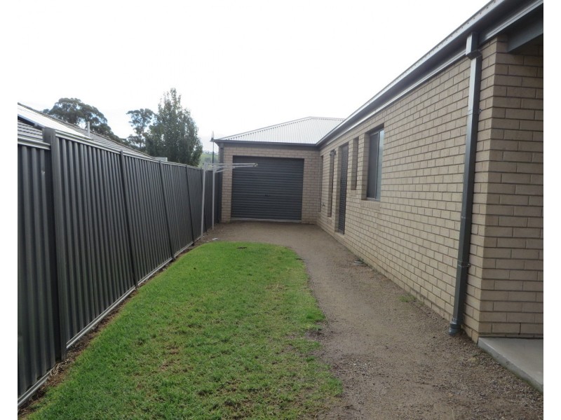 3 Doonie Way, Pakenham VIC 3810