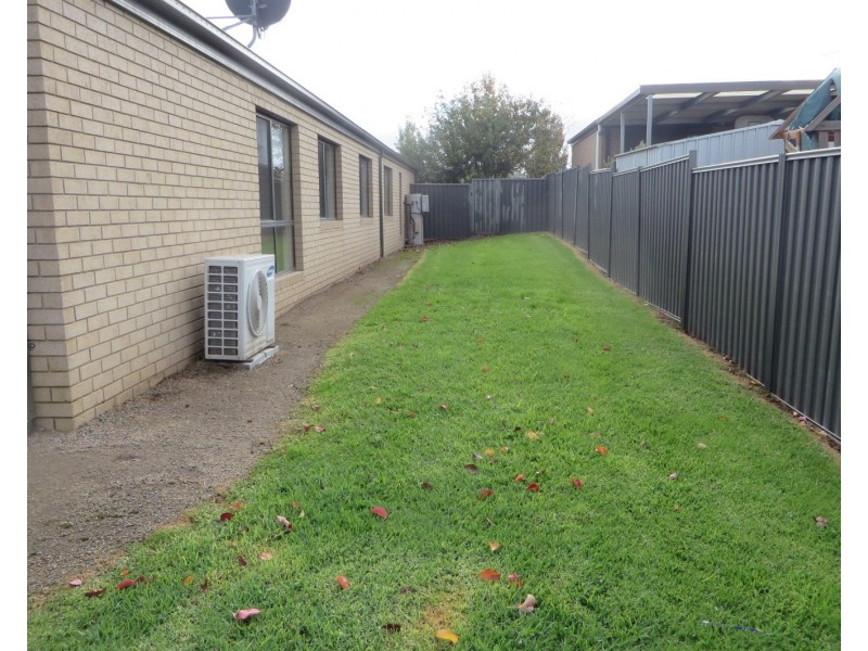 3 Doonie Way, Pakenham VIC 3810