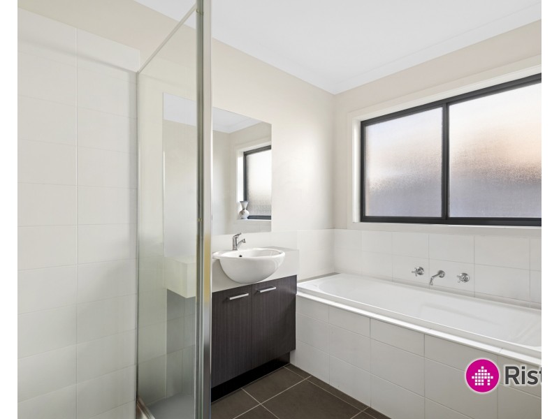 18 Mystic Grove, Point Cook VIC 3030