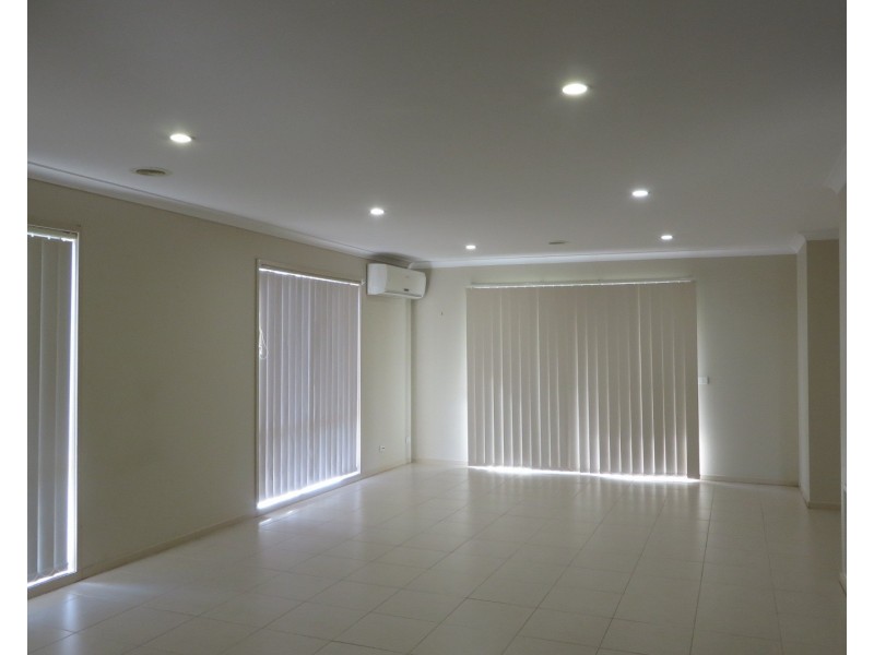 12 Claret Ash Boulevard, Melton West VIC 3337