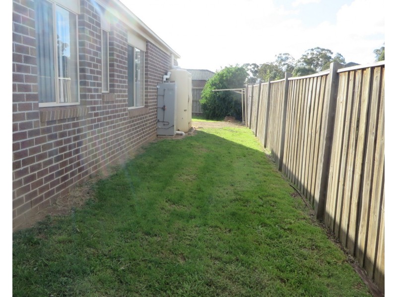 12 Claret Ash Boulevard, Melton West VIC 3337