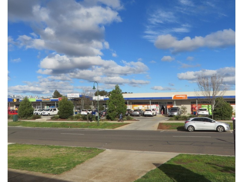 12 Claret Ash Boulevard, Melton West VIC 3337