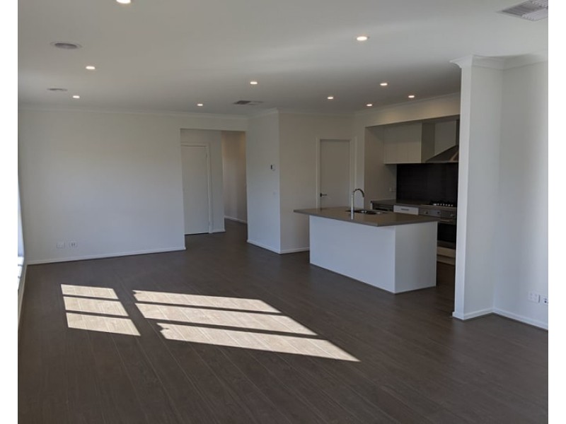 8 Binap Road, Epping VIC 3076