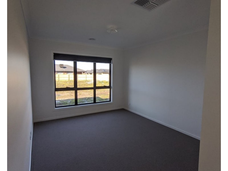 8 Binap Road, Epping VIC 3076