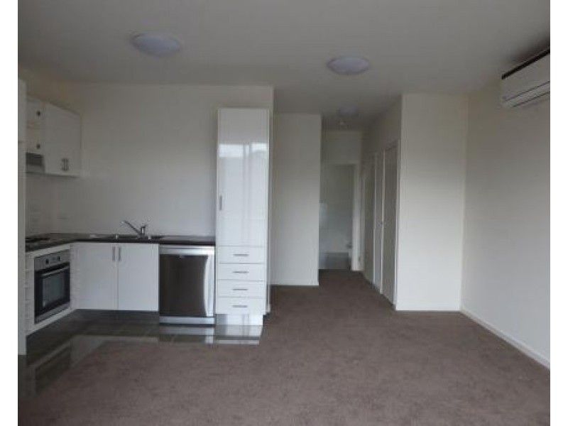 2/90 Roseberry Avenue, Preston VIC 3072
