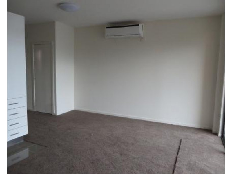 2/90 Roseberry Avenue, Preston VIC 3072
