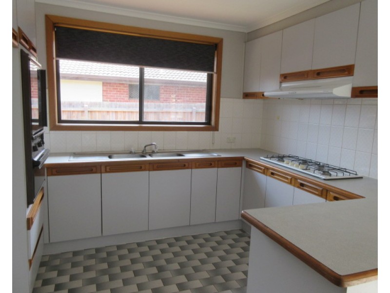 1/37 Hawkes Drive, Mill Park VIC 3082