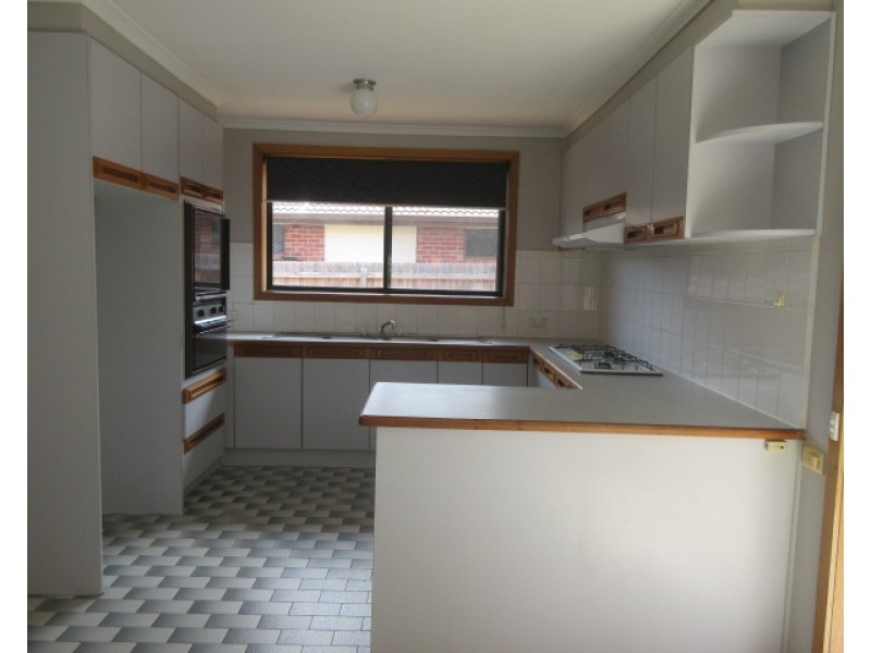 1/37 Hawkes Drive, Mill Park VIC 3082