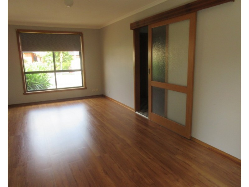 1/37 Hawkes Drive, Mill Park VIC 3082