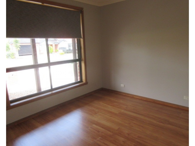 1/37 Hawkes Drive, Mill Park VIC 3082