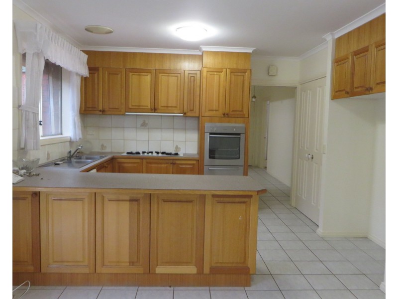 33 Peyton Drive, Mill Park VIC 3082