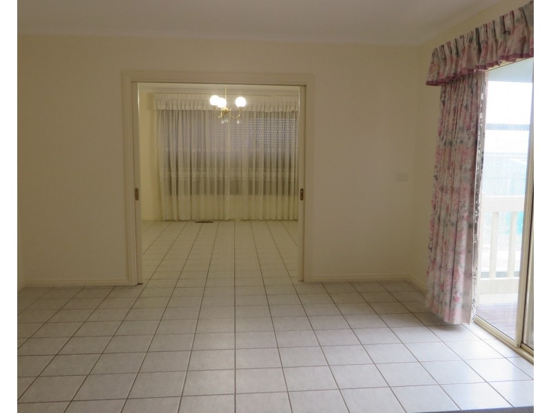 33 Peyton Drive, Mill Park VIC 3082