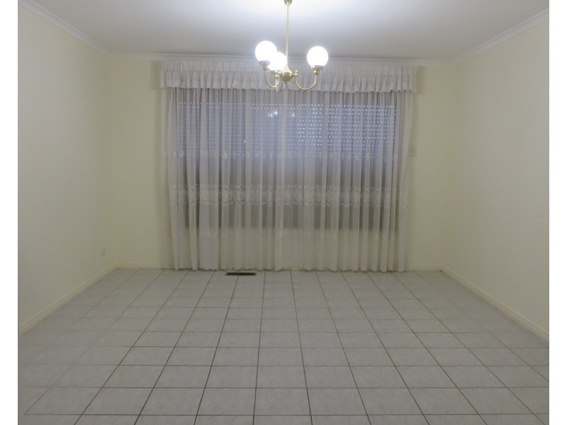 33 Peyton Drive, Mill Park VIC 3082