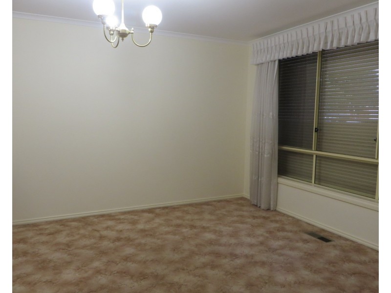 33 Peyton Drive, Mill Park VIC 3082