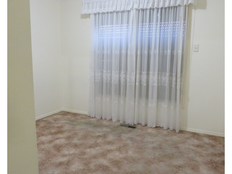 33 Peyton Drive, Mill Park VIC 3082