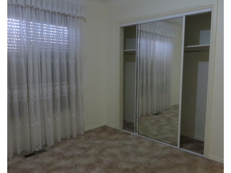 33 Peyton Drive, Mill Park VIC 3082