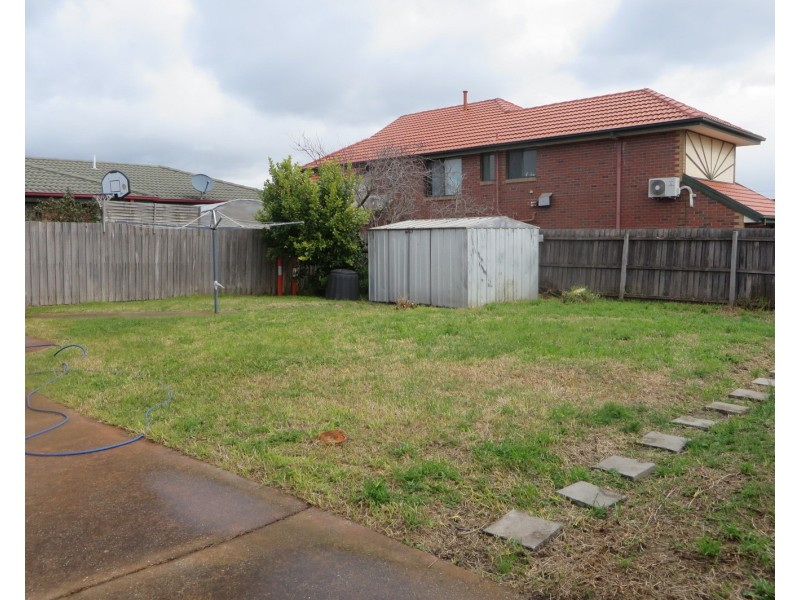 33 Peyton Drive, Mill Park VIC 3082