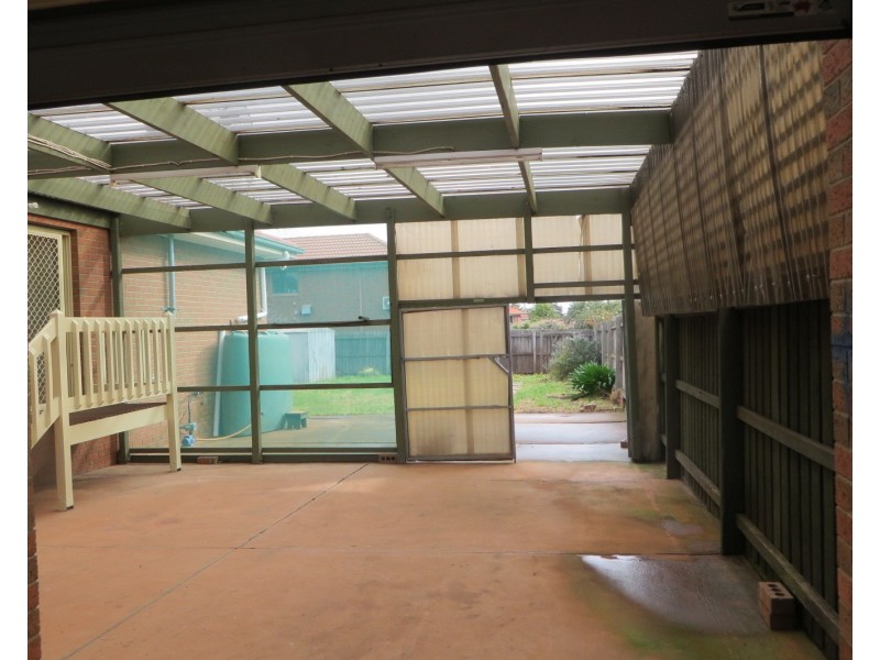 33 Peyton Drive, Mill Park VIC 3082