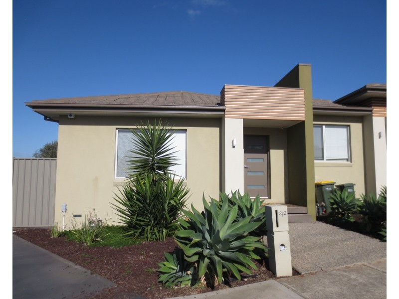 2/2 Woolnough Drive, Epping VIC 3076