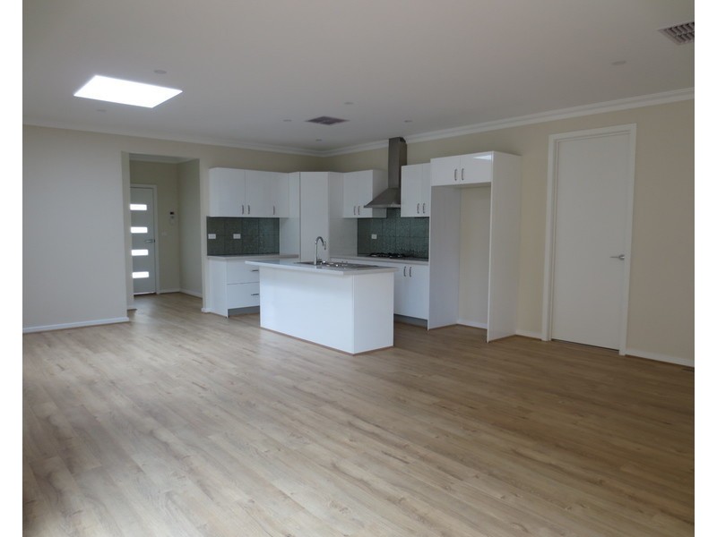 2/2 Woolnough Drive, Epping VIC 3076