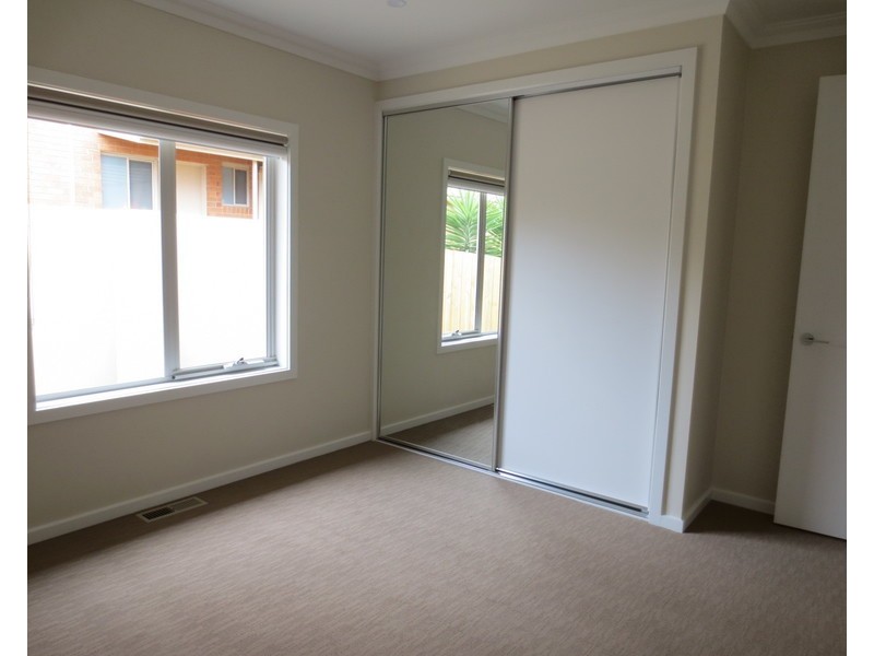 2/2 Woolnough Drive, Epping VIC 3076