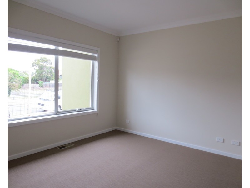 2/2 Woolnough Drive, Epping VIC 3076