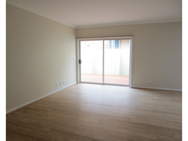 2/2 Woolnough Drive, Epping VIC 3076