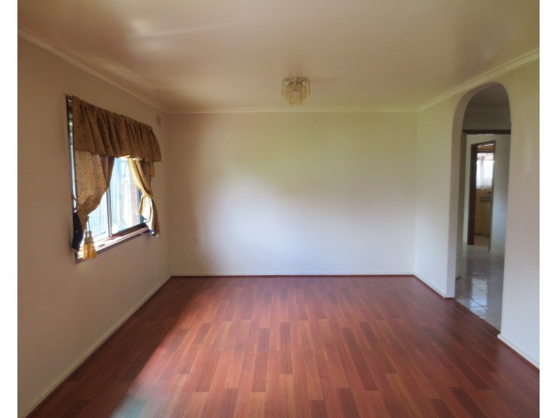 33 Malmsbury Drive, Meadow Heights VIC 3048