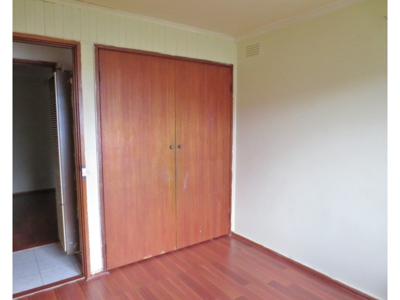 33 Malmsbury Drive, Meadow Heights VIC 3048