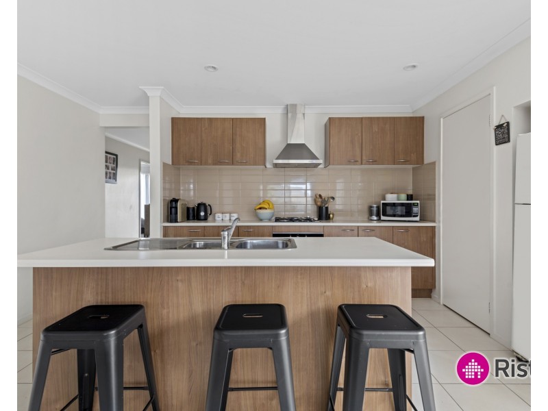 47 Barleygrass Crescent, Brookfield VIC 3338