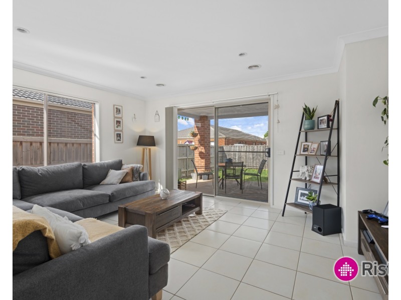 47 Barleygrass Crescent, Brookfield VIC 3338