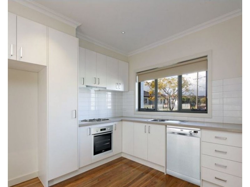 5a Maryborough Avenue, Kingsbury VIC 3083