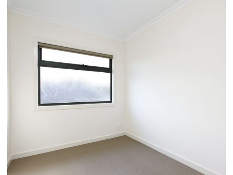 5a Maryborough Avenue, Kingsbury VIC 3083