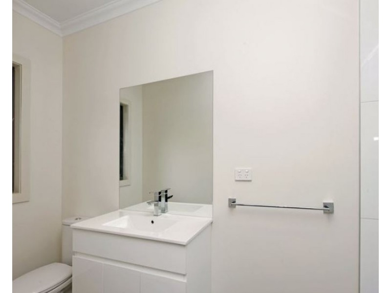 5a Maryborough Avenue, Kingsbury VIC 3083