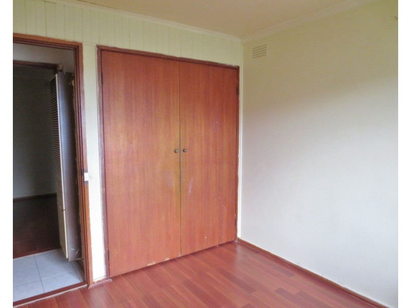 33 Malmsbury Drive, Meadow Heights VIC 3048