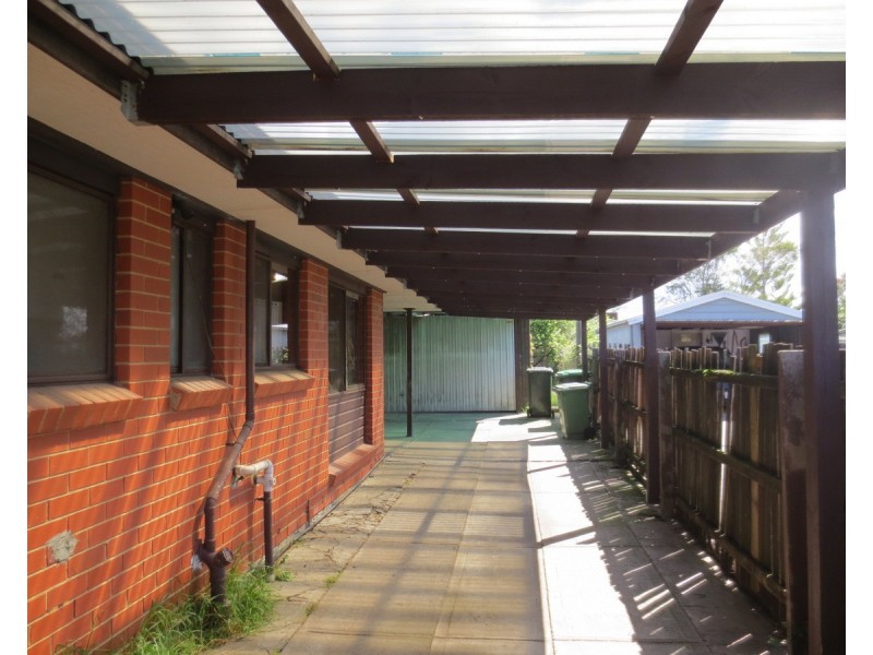 33 Malmsbury Drive, Meadow Heights VIC 3048