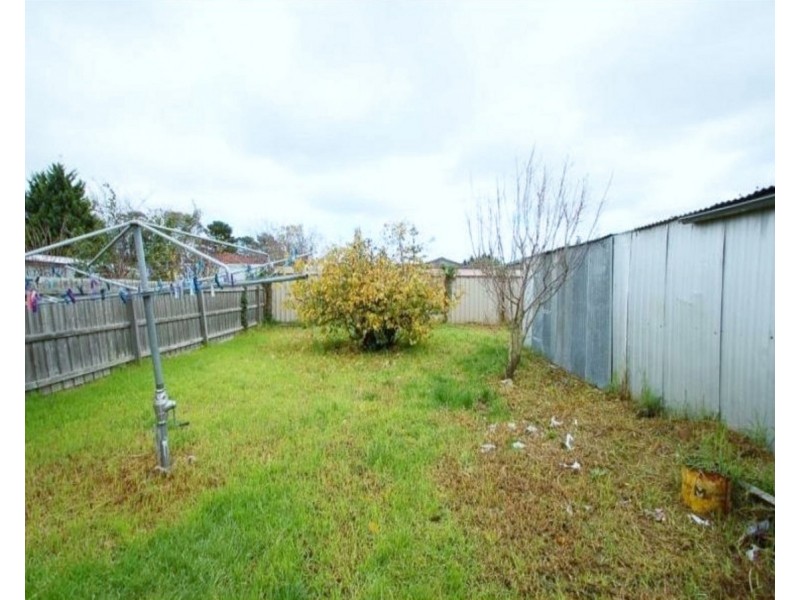 33 Malmsbury Drive, Meadow Heights VIC 3048