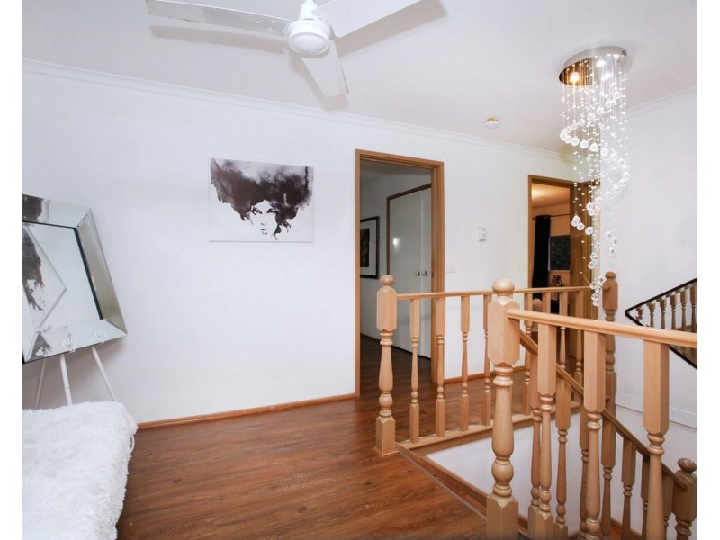8 Nigel Crescent, Gladstone Park VIC 3043