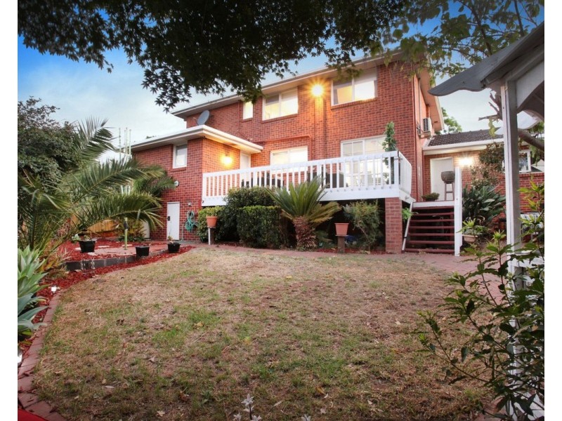 8 Nigel Crescent, Gladstone Park VIC 3043