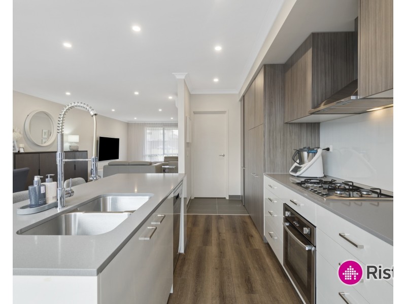 15 Thurra Walk, Wollert VIC 3750