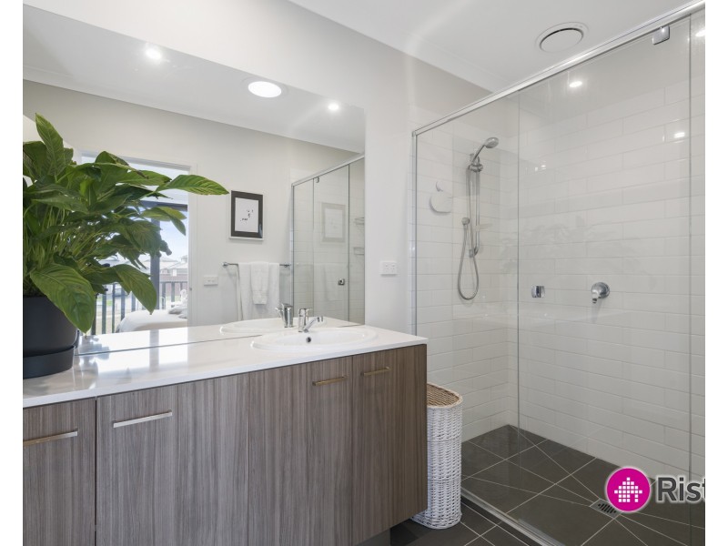 15 Thurra Walk, Wollert VIC 3750