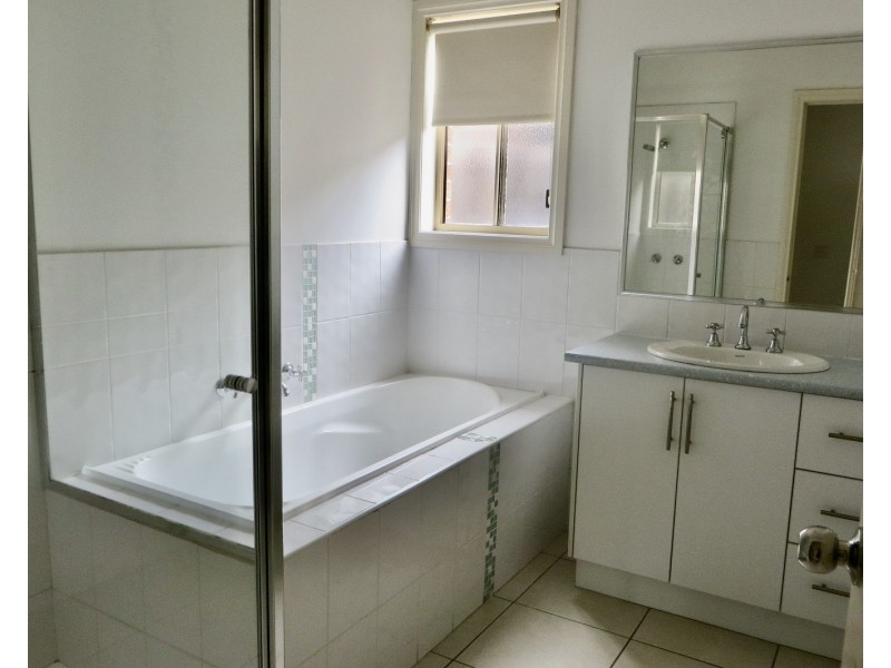 29 Carinya Crescent, South Morang VIC 3752