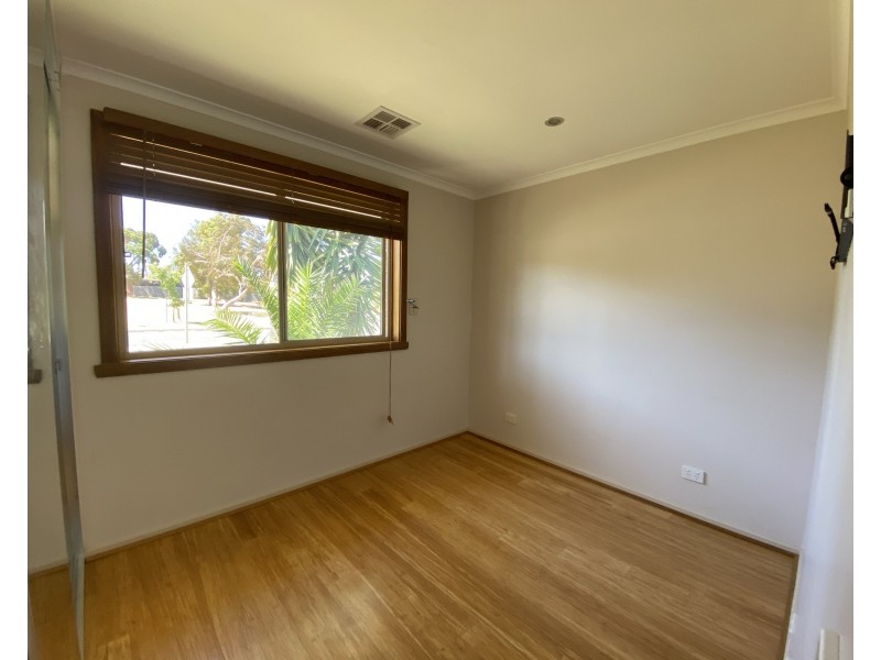 68 Pandora Avenue, Thomastown VIC 3074